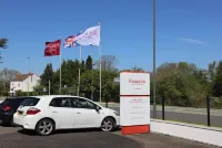 Ramada by Wyndham Cheltenham - parking