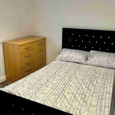 Serene 5-bedroom House in Dudley Others