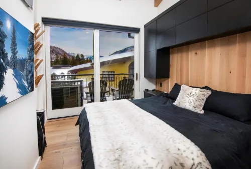 Wall Street 302, 1BD + Loft Condo in Vail Village - 4-Star