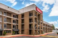 Red Roof Inn Raleigh Northeast - Downtown - Parkering