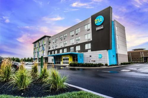 Tru by Hilton Bowling Green - parking