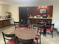 Red Roof Inn Roanoke Rapids - parking