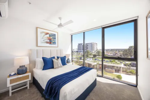 Poolside 2-bed Apartment at Lake Kawana - 4-Star