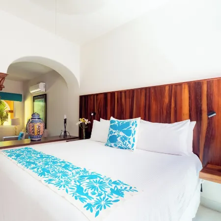 El Encanto Inn & Suites