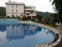 Longmen Xiangxi Riverside Mountain Lodge Hotel di Longmen County