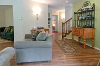 Snowline Cabin #13 - An Architectural Gem! Pet Friendly and Free Wi-fi!