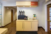 Residences at Tewksbury Hotels in Tewksbury