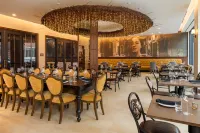 The Peregrine Omaha Downtown Curio Collection by Hilton - bar