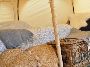 Lovely Spacious Lotus Bell Tent in Shaftesbury, UK