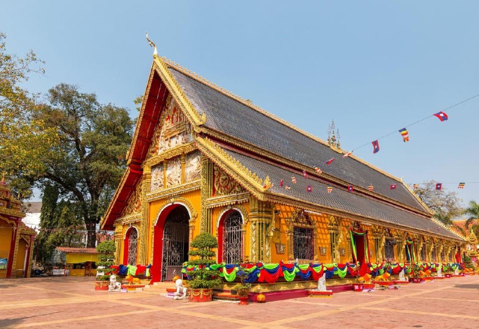 2. 비엔티안 럭셔리..