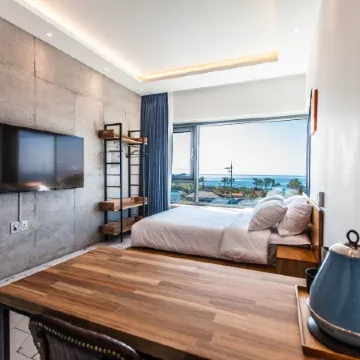 Seogwipo Common Stay Pension Отели рядом с достопримечательностью «Дельфинарий Marine Park»