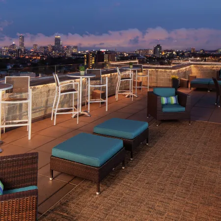 DoubleTree Suites by Hilton Hotel Boston - Cambridge