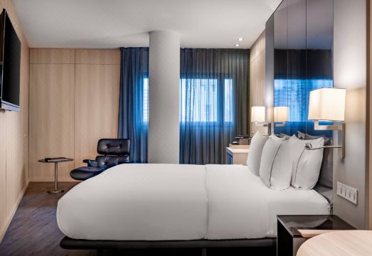 AC 호텔 객실 내부