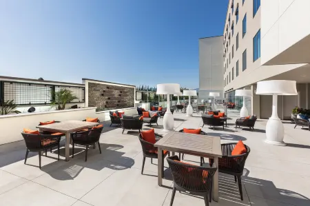 Courtyard by Marriott Los Angeles Monterey Park Отели рядом с достопримечательностью «Fatman Ding Plaza»