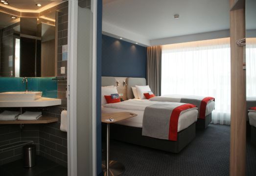 홀리데이 인 익스프레스 취리히 에어포트