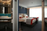 Holiday Inn Express ZÜRICH Airport Hotels in Bachenbülach