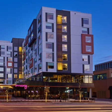 Moxy Denver Cherry Creek Отели рядом с достопримечательностью «Денверский ботанический сад»