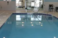 Holiday Inn Express & Suites HUDSON I-94 by IHG - piscina