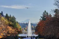 Graduate by Hilton Seattle Hotels near Northgate Station