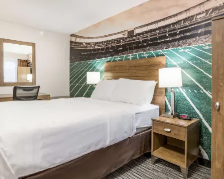 東蘭辛大學區-波茵特克拉麗奧旅館 奧克莫斯酒店