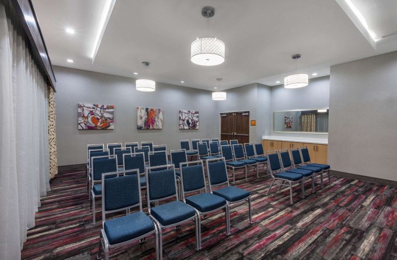 La Quinta Inn & Suites by Wyndham Houston East at Sheldon Rd photo 5