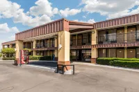 Quality Inn Paris Texas Hotels near Walmart Supercenter