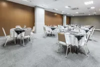Days Inn by Wyndham Linhares Hotels in Линьярис