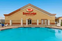 Econo Lodge Inn & Suites Bridgeport - piscina