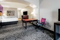 La Quinta Inn & Suites by Wyndham DFW Airport West - Bedford Hotels in Bedford