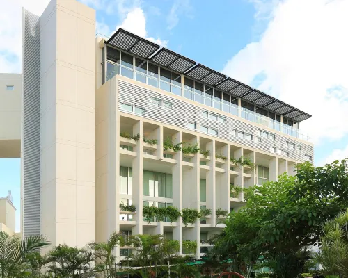 Mesón de la Luna Hoteles cerca de Centro Comercial Altabrisa