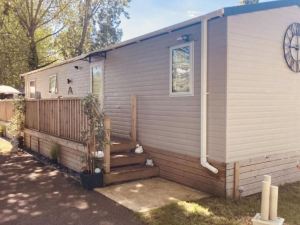 Remarkable 3-Bed Cottage in Northampton