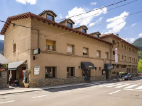 Hostal Restaurante Río Ara by Vivere Stays Hoteles en Fiscal