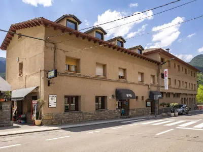 Hostal Rio Ara Bellosta by Vivere Stays Hotel dekat Castillo Boltana
