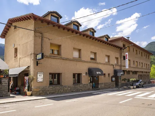 Hostal Rio Ara Bellosta by Vivere Stays Отели в г. Fiscal