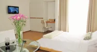 Cedar Cats Short Stay Apartments - Adults Only Các khách sạn ở Montes de Oca