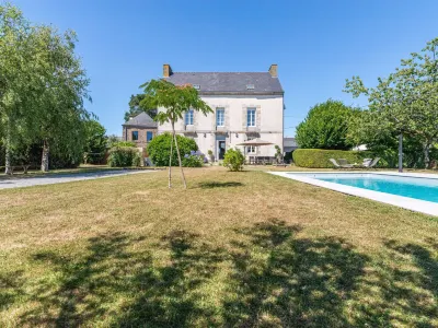 La Maison des Frères Hôtels à proximité de : La Vallée De Pontcallec