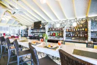Sebastian's on the Beach Hotel - bar