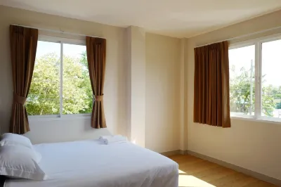 J-House Phetchaburi Các khách sạn gần Wat Yai Suwannaram