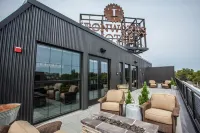 Ironworks Hotel Indy Các khách sạn gần Izakaya Japanese Restaurant