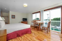 USA Inn - Parvekkeita
