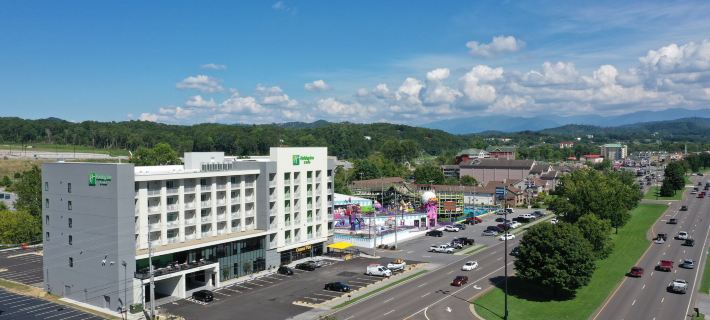 Holiday Inn & Suites PIGEON FORGE CONVENTION CENTER by IHG Ξενοδοχεία στην πόλη Sevier County
