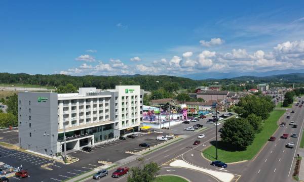Holiday Inn & Suites Pigeon Forge Convention Center by IHG