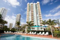 Maldives Resort Main Beach, Gold Coast - piscina