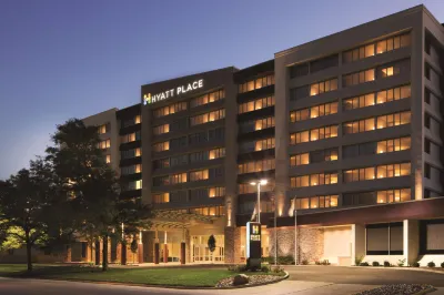 Hyatt Place Chicago O'Hare Airport Отели рядом с достопримечательностью «Басс Форест-Север»