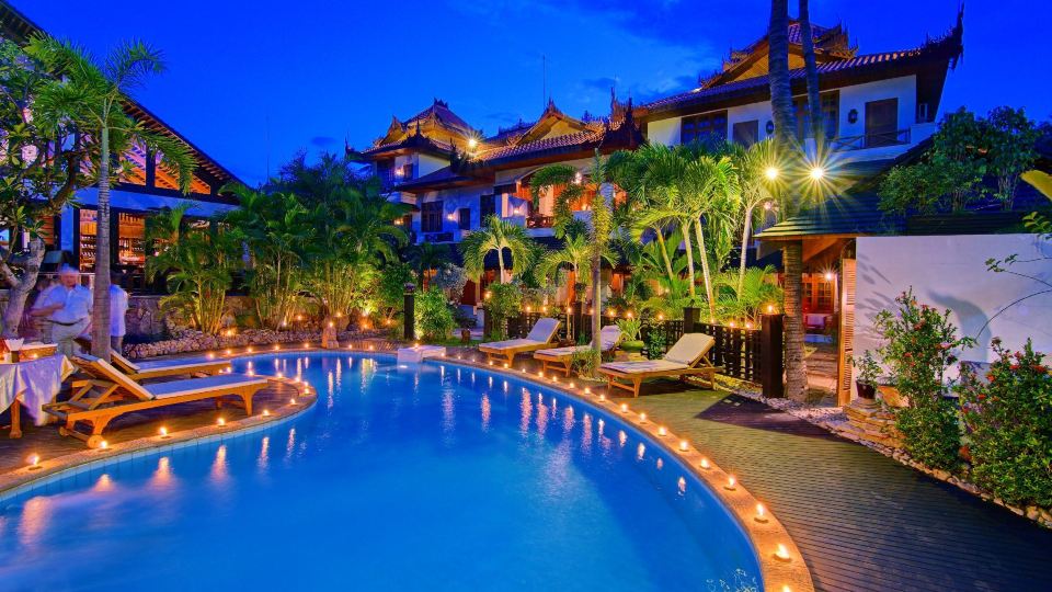 The Hotel by the Red Canal