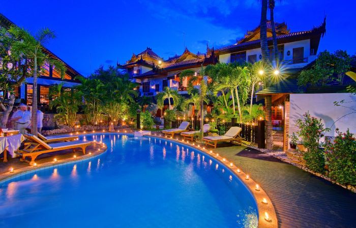 The Hotel by the Red Canal
