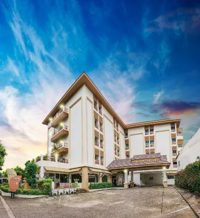 Sirin Hotel & Resident Khon Kaen Отели рядом с достопримечательностью «Wat Thung Setthi»