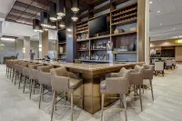 Embassy Suites Jonesboro Red Wolf Convention Center - bar