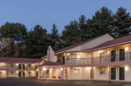 하워드 존슨 바이 윈덤 레녹스