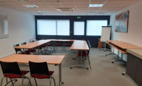 Kyriad Niort - Espace Mendes-France